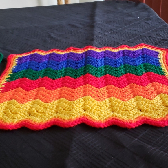 Colorful and Attractive Crochet Placemats. - Picture 3 of 4